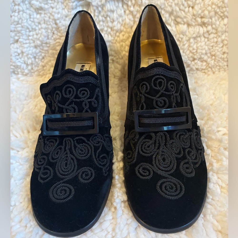 Vintage New York Transit Black Velvet Embroidered Heels - Picture 3 of 6